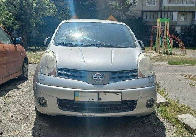 Серый Ниссан Ноут, объемом двигателя 1.6 л и пробегом 63 тыс. км за 5300 $, фото 1 на Automoto.ua