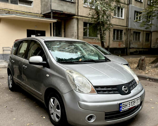 Сірий Ніссан Ноут, об'ємом двигуна 1.6 л та пробігом 248 тис. км за 6100 $, фото 1 на Automoto.ua