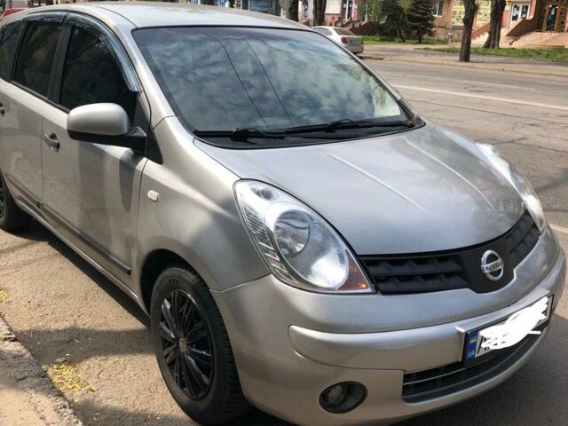 Серый Ниссан Ноут, объемом двигателя 1.4 л и пробегом 175 тыс. км за 6200 $, фото 1 на Automoto.ua