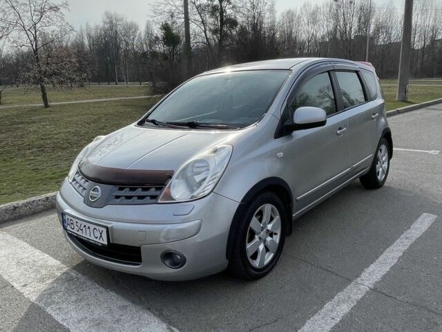 Серый Ниссан Ноут, объемом двигателя 1.6 л и пробегом 209 тыс. км за 5200 $, фото 1 на Automoto.ua