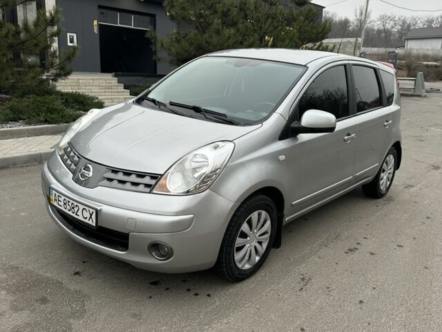 Серый Ниссан Ноут, объемом двигателя 1.6 л и пробегом 83 тыс. км за 5500 $, фото 1 на Automoto.ua