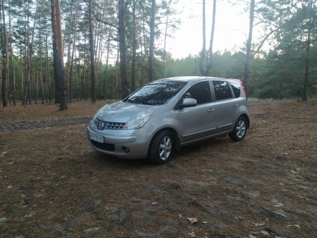 Серый Ниссан Ноут, объемом двигателя 1.6 л и пробегом 177 тыс. км за 5400 $, фото 1 на Automoto.ua