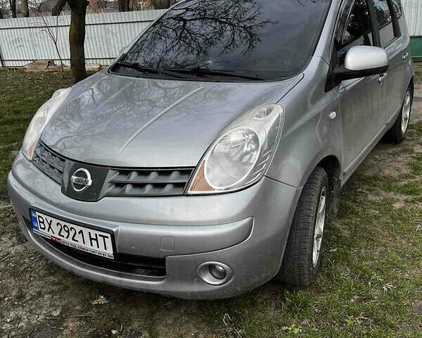 Серый Ниссан Ноут, объемом двигателя 1.6 л и пробегом 318 тыс. км за 5500 $, фото 1 на Automoto.ua