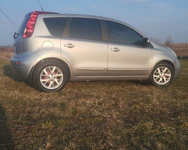 Сірий Ніссан Ноут, об'ємом двигуна 1.6 л та пробігом 144 тис. км за 6300 $, фото 1 на Automoto.ua