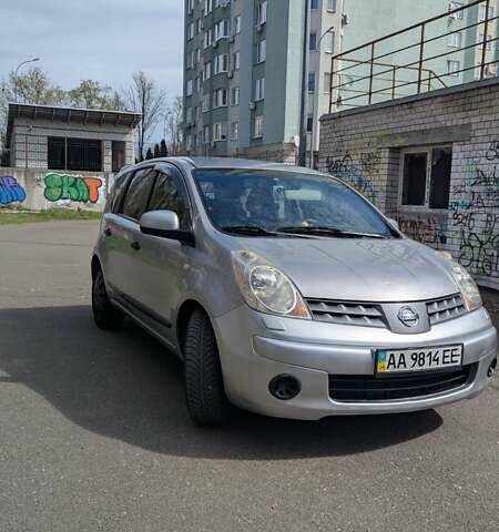 Сірий Ніссан Ноут, об'ємом двигуна 1.4 л та пробігом 378 тис. км за 4600 $, фото 1 на Automoto.ua