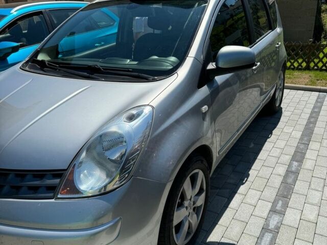 Сірий Ніссан Ноут, об'ємом двигуна 1.6 л та пробігом 200 тис. км за 5302 $, фото 1 на Automoto.ua