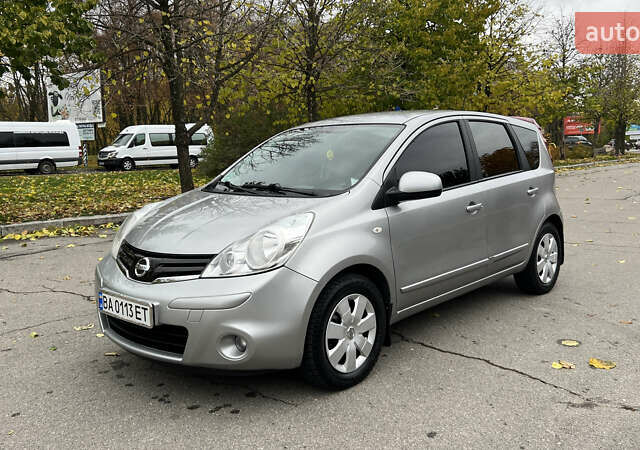 Ніссан Ноут 2009 у Умани на Automoto.ua Сірий Ніссан Ноут, об'ємом двигуна 1.6 л та пробігом 178 тис. км за 6400 $, фото 1 на Automoto.ua