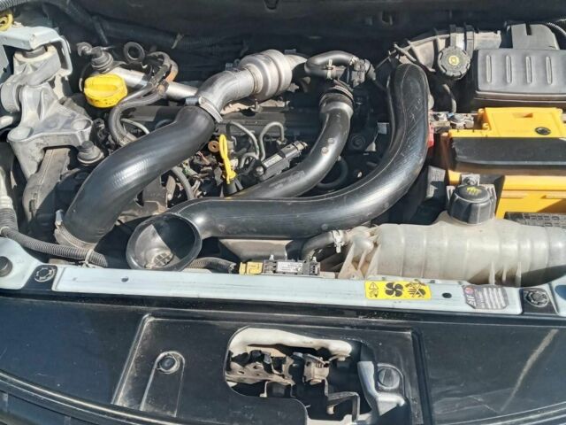 Серый Ниссан Ноут, объемом двигателя 1.5 л и пробегом 210 тыс. км за 6000 $, фото 1 на Automoto.ua