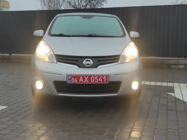 Серый Ниссан Ноут, объемом двигателя 1.6 л и пробегом 219 тыс. км за 6700 $, фото 1 на Automoto.ua