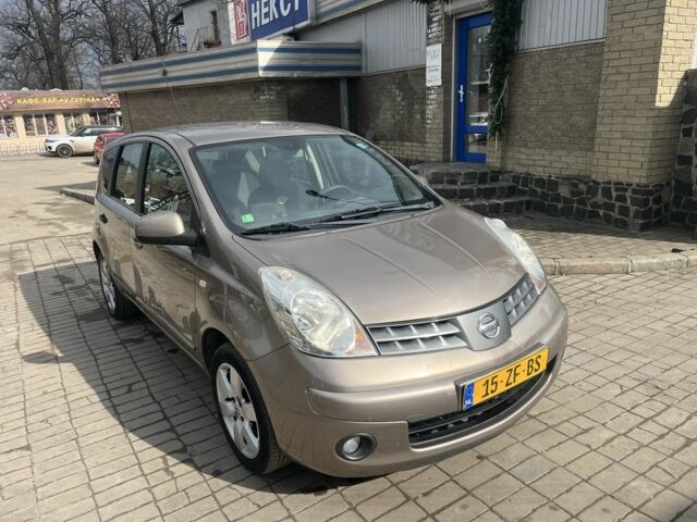 Серый Ниссан Ноут, объемом двигателя 1.6 л и пробегом 250 тыс. км за 1900 $, фото 1 на Automoto.ua