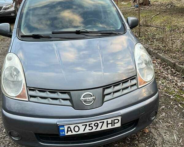 Серый Ниссан Ноут, объемом двигателя 1.5 л и пробегом 250 тыс. км за 5500 $, фото 1 на Automoto.ua