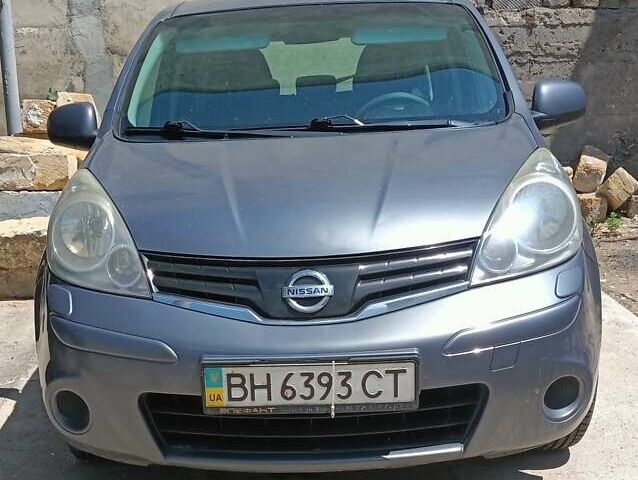 Сірий Ніссан Ноут, об'ємом двигуна 1.4 л та пробігом 318 тис. км за 4000 $, фото 1 на Automoto.ua