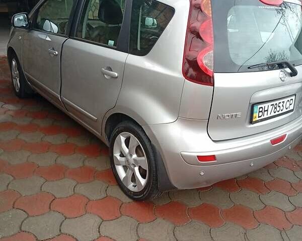 Сірий Ніссан Ноут, об'ємом двигуна 1.39 л та пробігом 185 тис. км за 8500 $, фото 1 на Automoto.ua