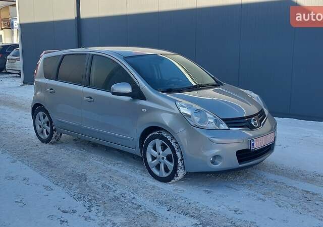 Серый Ниссан Ноут, объемом двигателя 1.6 л и пробегом 183 тыс. км за 5750 $, фото 1 на Automoto.ua