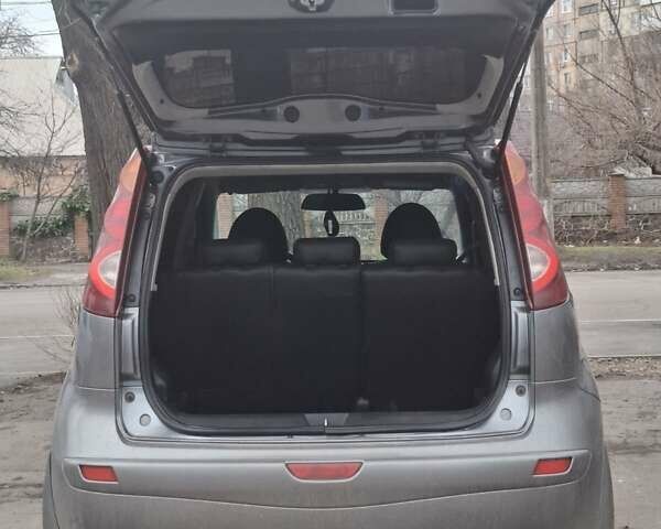 Серый Ниссан Ноут, объемом двигателя 1.4 л и пробегом 278 тыс. км за 5600 $, фото 1 на Automoto.ua