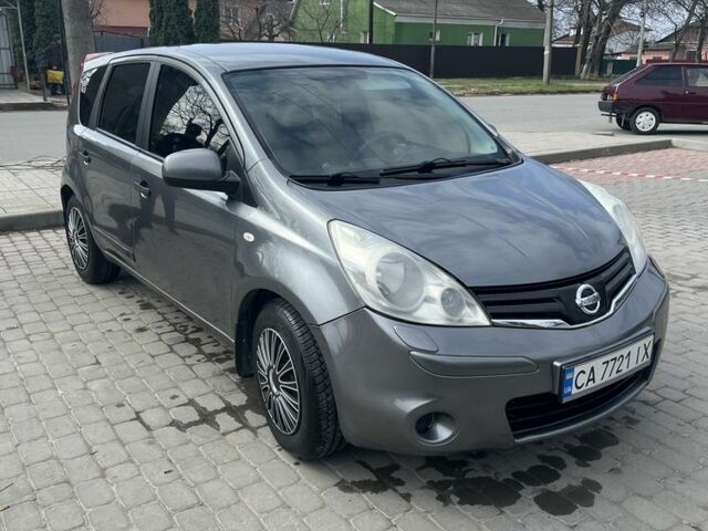 Серый Ниссан Ноут, объемом двигателя 1.4 л и пробегом 305 тыс. км за 4500 $, фото 1 на Automoto.ua