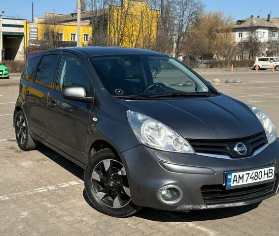 Сірий Ніссан Ноут, об'ємом двигуна 1.5 л та пробігом 315 тис. км за 4800 $, фото 1 на Automoto.ua