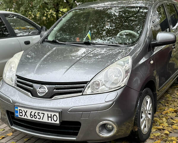Сірий Ніссан Ноут, об'ємом двигуна 1.6 л та пробігом 94 тис. км за 9599 $, фото 1 на Automoto.ua