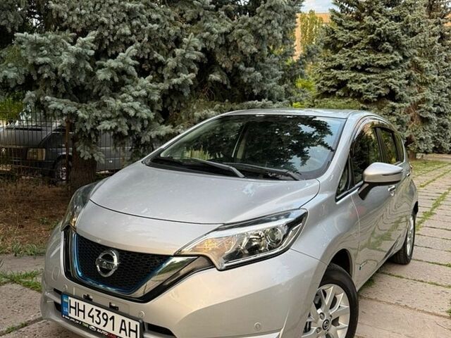 Сірий Ніссан Ноут, об'ємом двигуна 1.2 л та пробігом 71 тис. км за 11900 $, фото 1 на Automoto.ua