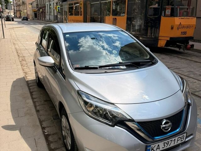 Сірий Ніссан Ноут, об'ємом двигуна 1.2 л та пробігом 76 тис. км за 12000 $, фото 1 на Automoto.ua