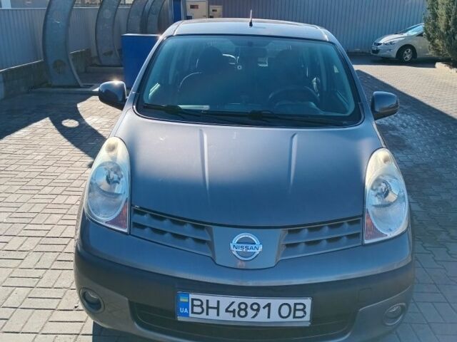 Серый Ниссан Ноут, объемом двигателя 1.6 л и пробегом 175 тыс. км за 6500 $, фото 1 на Automoto.ua