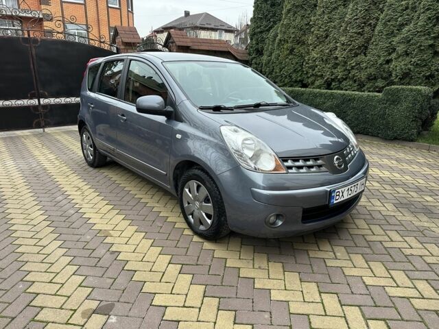 Серый Ниссан Ноут, объемом двигателя 1.6 л и пробегом 190 тыс. км за 7450 $, фото 1 на Automoto.ua