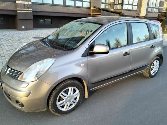 Серый Ниссан Ноут, объемом двигателя 1.6 л и пробегом 205 тыс. км за 6499 $, фото 1 на Automoto.ua