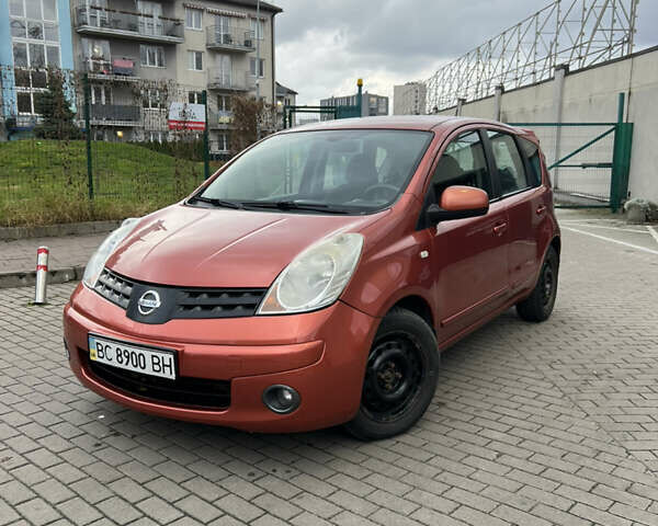 Оранжевый Ниссан Ноут, объемом двигателя 1.6 л и пробегом 231 тыс. км за 4200 $, фото 1 на Automoto.ua