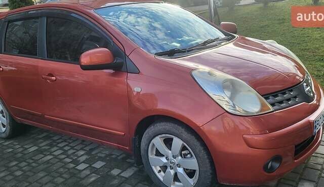 Помаранчевий Ніссан Ноут, об'ємом двигуна 1.6 л та пробігом 150 тис. км за 6500 $, фото 1 на Automoto.ua