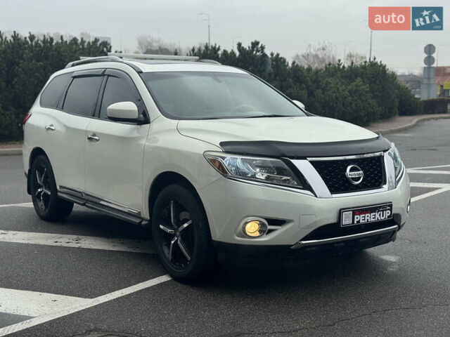 Белый Ниссан Патфайндер, объемом двигателя 3.5 л и пробегом 267 тыс. км за 13499 $, фото 1 на Automoto.ua