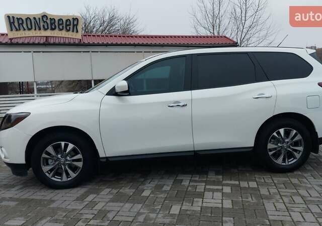 Белый Ниссан Патфайндер, объемом двигателя 3.5 л и пробегом 250 тыс. км за 12700 $, фото 1 на Automoto.ua