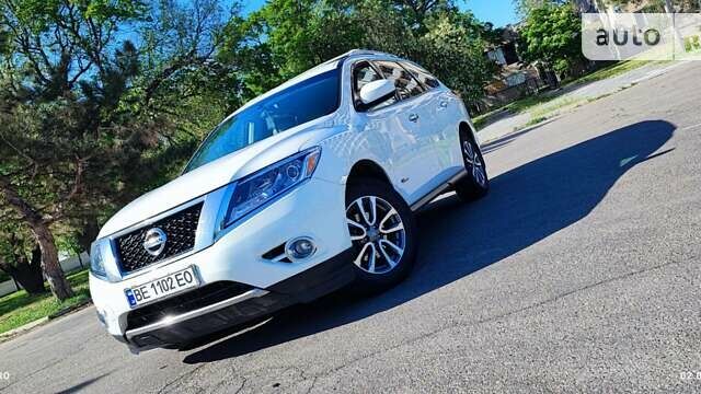 Белый Ниссан Патфайндер, объемом двигателя 2.49 л и пробегом 270 тыс. км за 12399 $, фото 1 на Automoto.ua