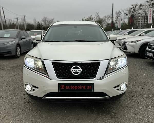 Белый Ниссан Патфайндер, объемом двигателя 3.5 л и пробегом 124 тыс. км за 13700 $, фото 1 на Automoto.ua