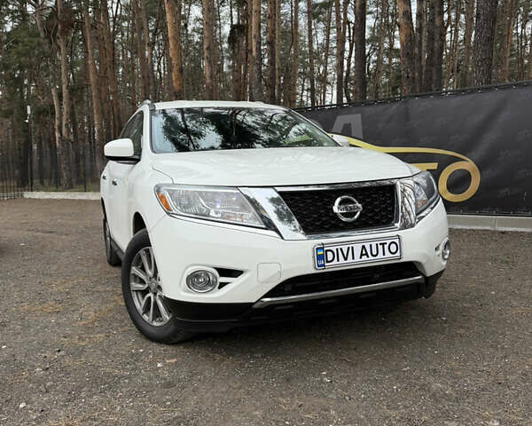 Білий Ніссан Патфайндер, об'ємом двигуна 3.5 л та пробігом 135 тис. км за 15900 $, фото 1 на Automoto.ua