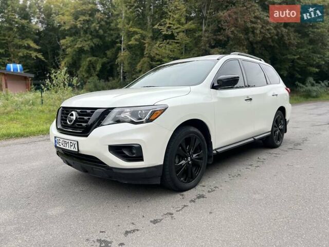 Ніссан Патфайндер 2017 у Красилове на Automoto.ua Білий Ніссан Патфайндер, об'ємом двигуна 3.5 л та пробігом 49 тис. км за 18600 $, фото 1 на Automoto.ua