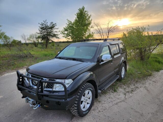 Ниссан Патфайндер 2008 в Киеве на Automoto.ua Черный Ниссан Патфайндер, объемом двигателя 2.5 л и пробегом 260 тыс. км за 11663 $, фото 1 на Automoto.ua