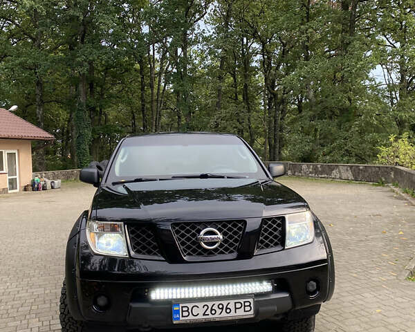 Чорний Ніссан Патфайндер, об'ємом двигуна 2.49 л та пробігом 300 тис. км за 9900 $, фото 1 на Automoto.ua