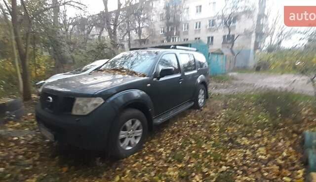 Черный Ниссан Патфайндер, объемом двигателя 2.5 л и пробегом 320 тыс. км за 7000 $, фото 1 на Automoto.ua