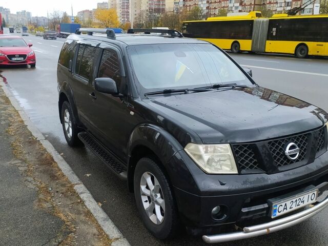 Черный Ниссан Патфайндер, объемом двигателя 2.5 л и пробегом 280 тыс. км за 8900 $, фото 1 на Automoto.ua
