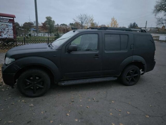 Чорний Ніссан Патфайндер, об'ємом двигуна 2.5 л та пробігом 300 тис. км за 4000 $, фото 1 на Automoto.ua