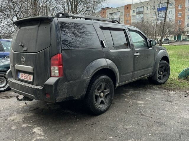 Черный Ниссан Патфайндер, объемом двигателя 0 л и пробегом 295 тыс. км за 3800 $, фото 1 на Automoto.ua