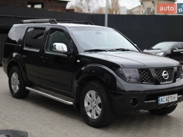 Черный Ниссан Патфайндер, объемом двигателя 2.5 л и пробегом 299 тыс. км за 8950 $, фото 1 на Automoto.ua
