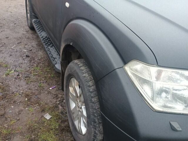 Черный Ниссан Патфайндер, объемом двигателя 0 л и пробегом 300 тыс. км за 6500 $, фото 1 на Automoto.ua