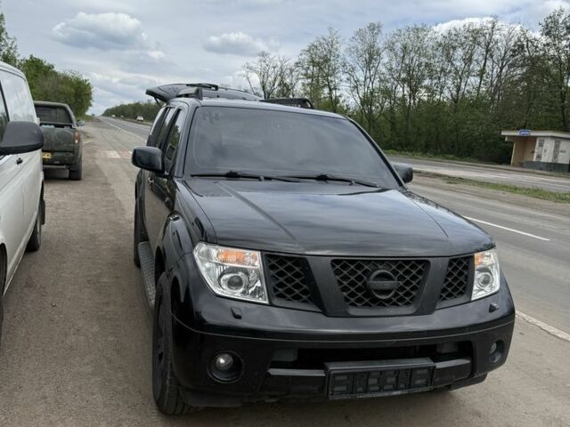 Чорний Ніссан Патфайндер, об'ємом двигуна 2.5 л та пробігом 310 тис. км за 14000 $, фото 1 на Automoto.ua