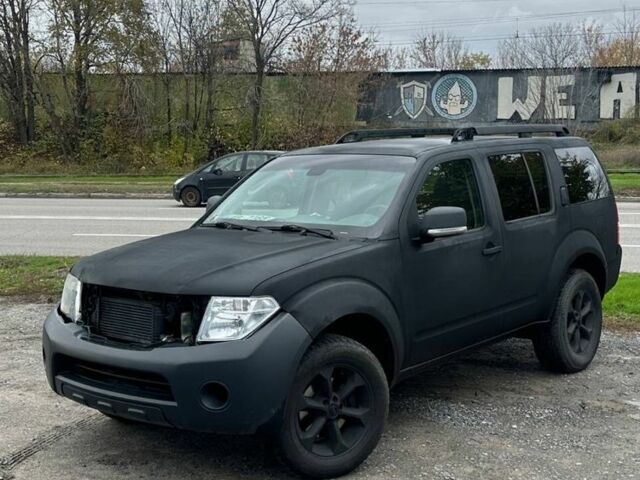 Черный Ниссан Патфайндер, объемом двигателя 2.5 л и пробегом 250 тыс. км за 3999 $, фото 1 на Automoto.ua