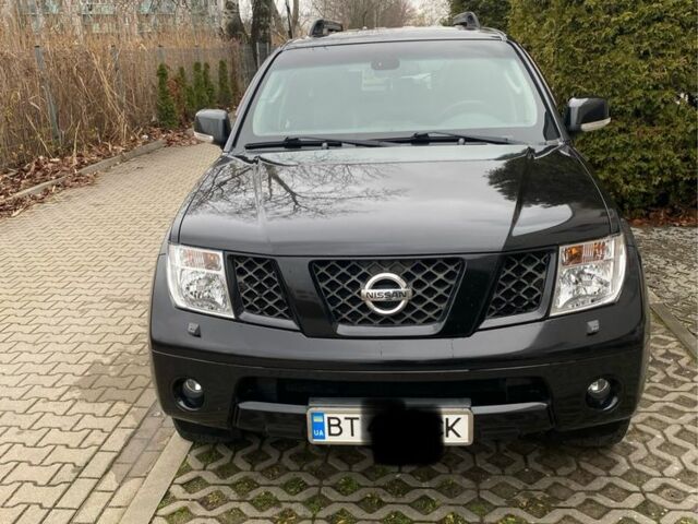 Чорний Ніссан Патфайндер, об'ємом двигуна 2.5 л та пробігом 310 тис. км за 10000 $, фото 1 на Automoto.ua