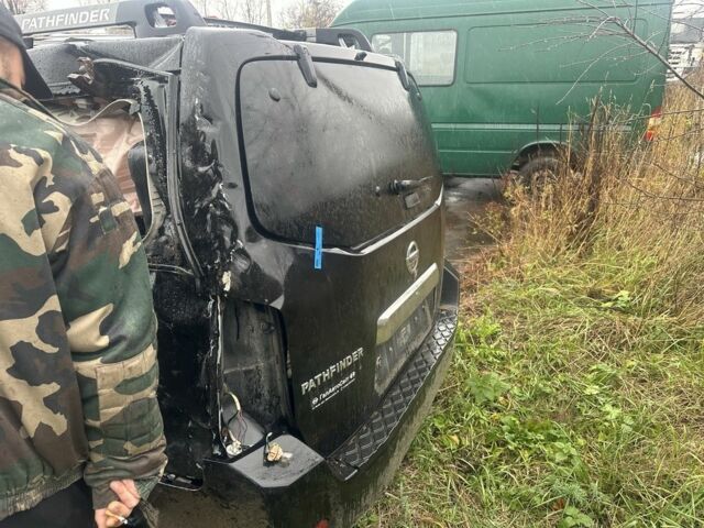 Черный Ниссан Патфайндер, объемом двигателя 2.5 л и пробегом 200 тыс. км за 4700 $, фото 1 на Automoto.ua