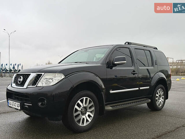 Черный Ниссан Патфайндер, объемом двигателя 3 л и пробегом 265 тыс. км за 18600 $, фото 1 на Automoto.ua