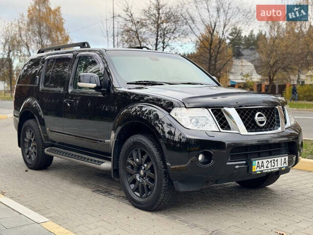 Черный Ниссан Патфайндер, объемом двигателя 2.5 л и пробегом 170 тыс. км за 14800 $, фото 1 на Automoto.ua