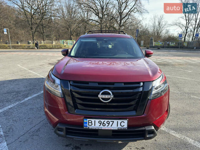 Червоний Ніссан Патфайндер, об'ємом двигуна 3.5 л та пробігом 27 тис. км за 33000 $, фото 1 на Automoto.ua